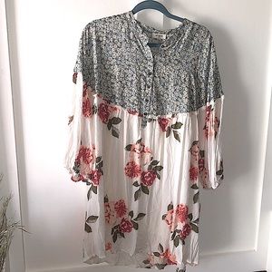 NWT Umgee Calico Floral Top Tunic